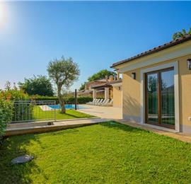 4 bedroom villa bedroom with pool, Svetvinčenat, Istria, sleeps 8